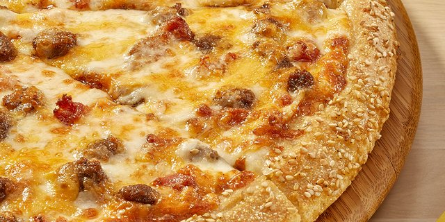Bacon-Cheddar Cheeseburger Pizza