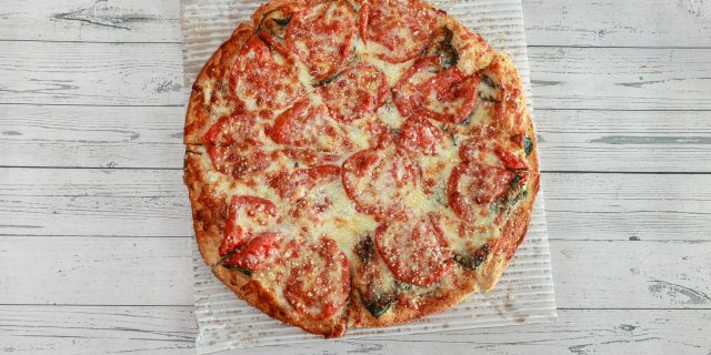 Tomato & Spinach Pizza