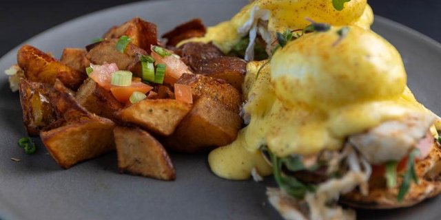 Crab Benedict