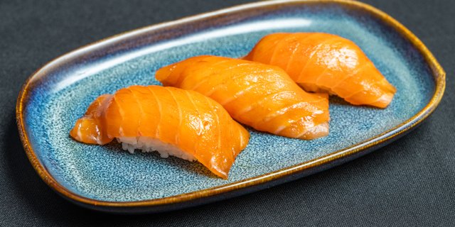Nigiri Salmon