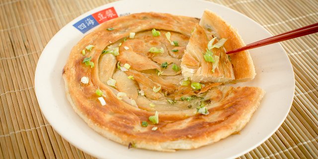 Fried Onion Cake (蔥油餅)