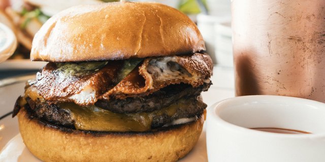 El Tres Cheeseburger