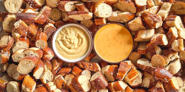 Bavarian Pretzels w/ Queso & Spicy Mustard