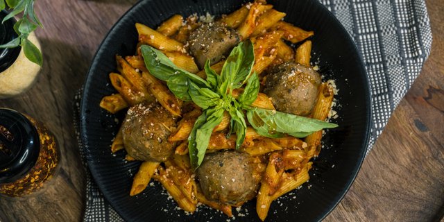 Penne Meatball Pasta Tray