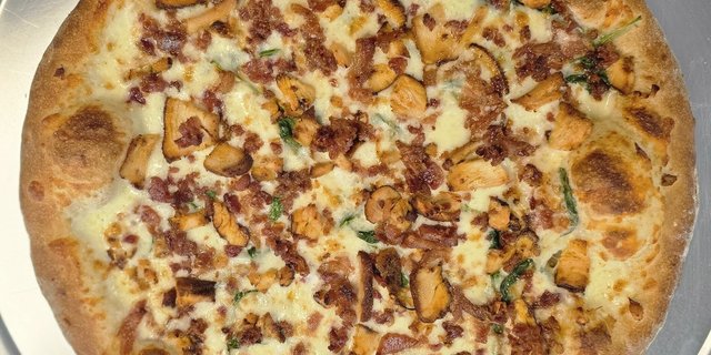 Large 14" Chicken Alfredo Pizza