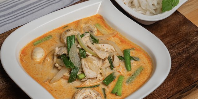 Tom Kha Noodle Soup
