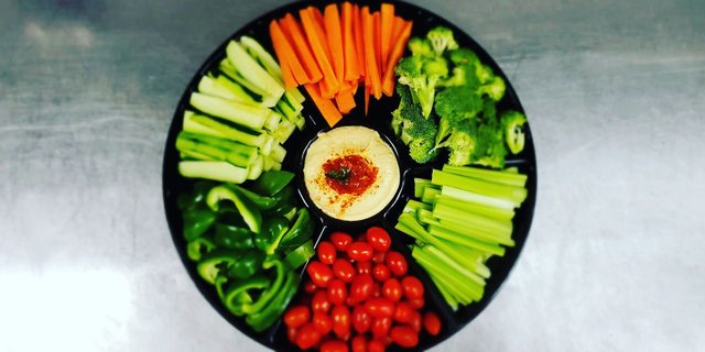 Fresh Vegetable & Hummus Platter