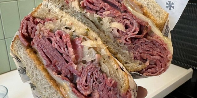 Classic Pastrami Sandwich