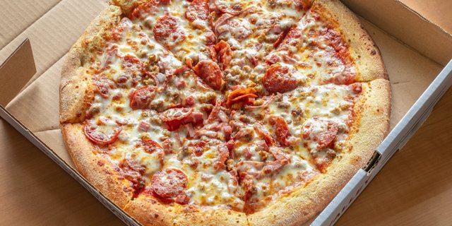 Meatzza Pizza