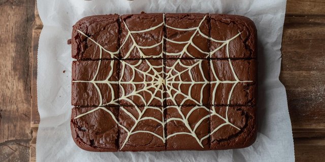 Dozen Spiderweb Brownies
