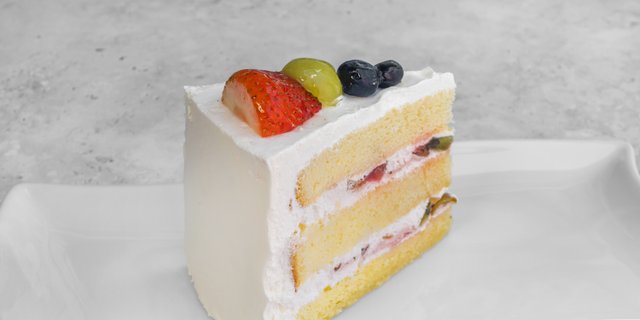 Slice Vanilla & Fruit Cake
