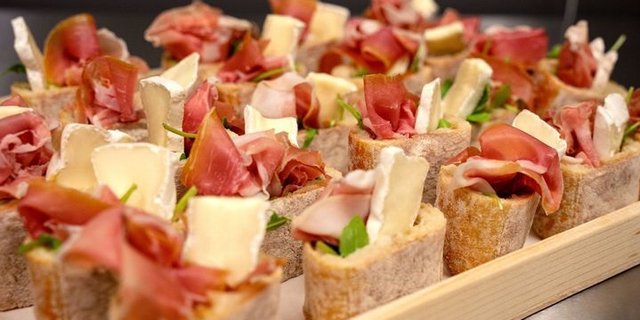 Prosciutto & Brie w/ Fig Jam Sandwich Tray