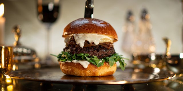 Three-Cheese Burger Boxed Lunch