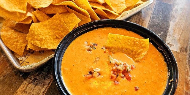 Queso & Chips