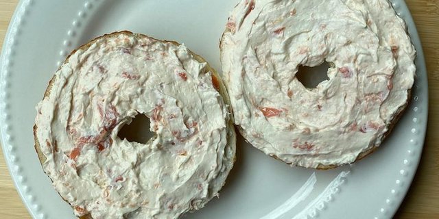 Bagel w/ Lox Cream Cheese