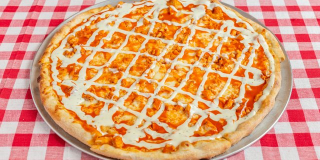 New York-Style Chicken Buffalo Pizza