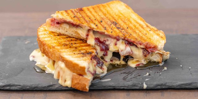 Honey Berry Jam'Brie Panini
