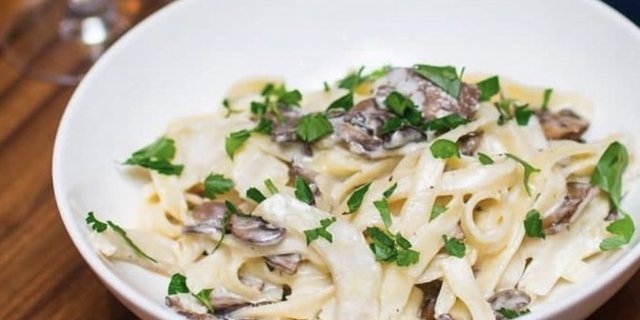 Fettuccine w/ Wild Mushrooms & Artichoke Hearts