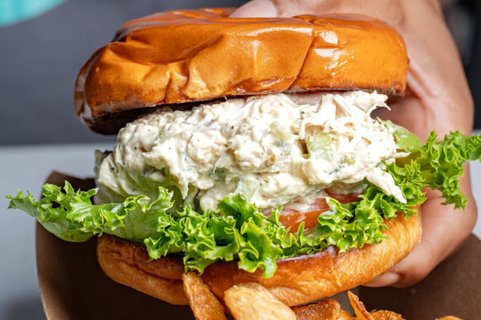 Dasher Chicken Sandwich Box Lunch