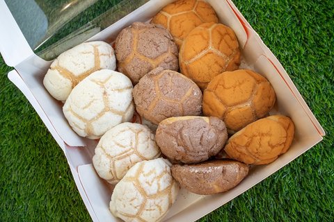 NEW Soccer Mini Concha Box