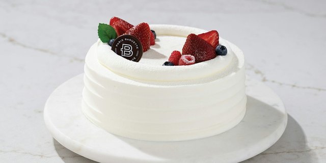 Mixed Berry Soft Cream Cake