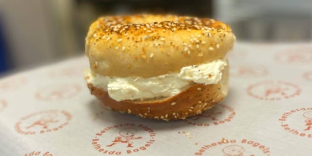 Individual Bagel w/ Cream Cheese