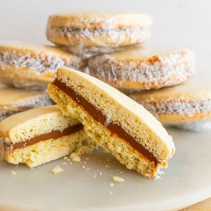 Individual Alfajor Milk Caramel Cookie Pack