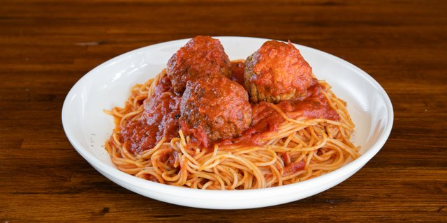 Spaghetti w/ Meatballs