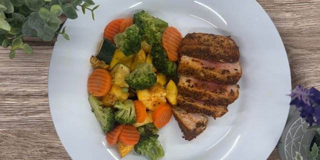 Blackened Tuna Steak & Veggies
