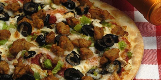 Large Old World Pizza w/ Pinched Sausage