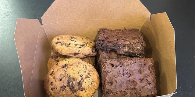 Small Cookies & Brownies Box
