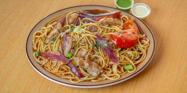 Tallarín Saltado