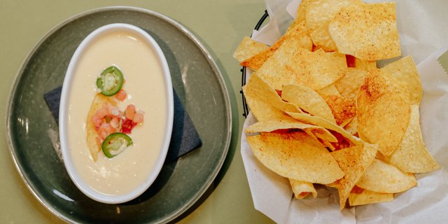 Table Salsa & Chips