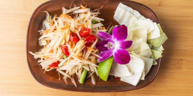 Green Papaya Salad (Som-Tum)