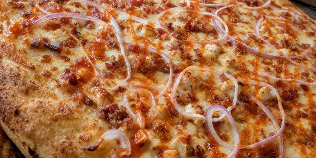 Individual Honey Sriracha Pizza