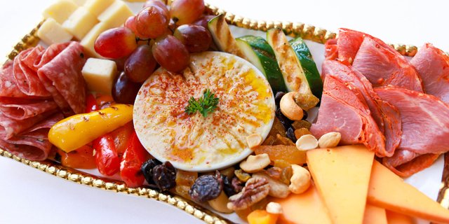 Hummus & Crudité Tray