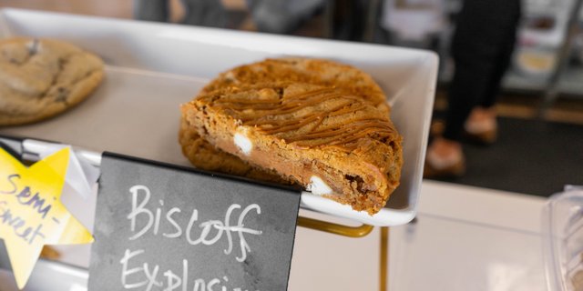 Biscoff Explosion Cookie