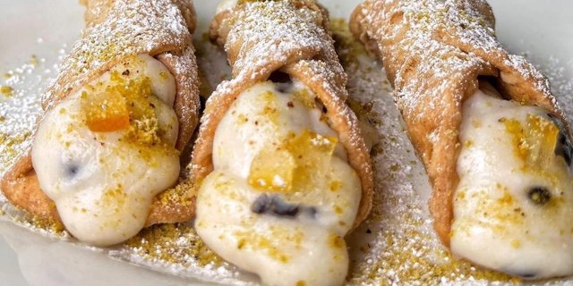 Sicilian Cannoli