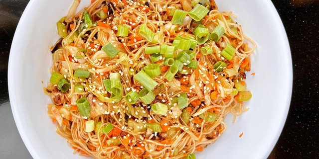 Pancit Noodle Bowl
