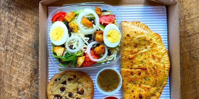 Calzone Boxed Lunch