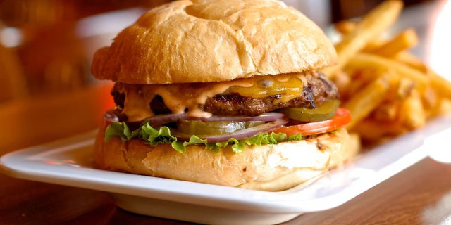 Classic Cheeseburger