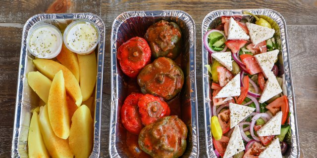 Stuffed Bell Peppers Pack w/ Salad
