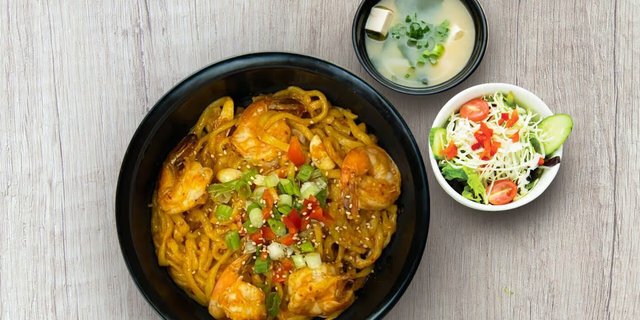 Crunchy Garlic Shrimp Noodle Bowl