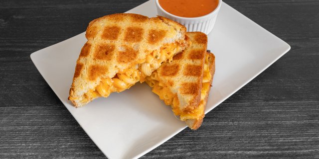 Manhattan Grilled Mac & Cheese Melt
