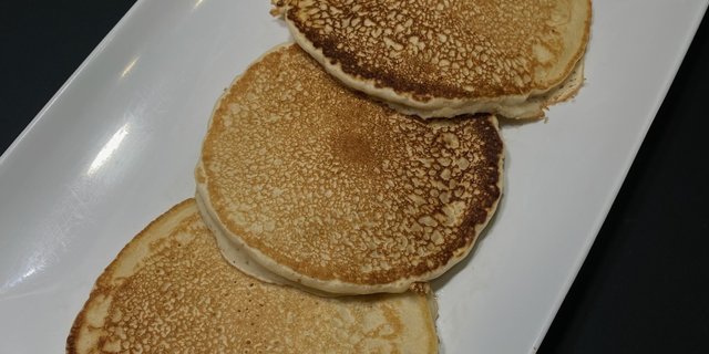 Pancakes & Eggs