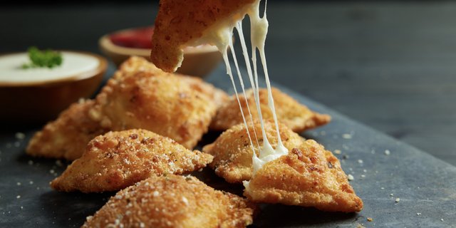 Fried Cheese Ravioli Tray