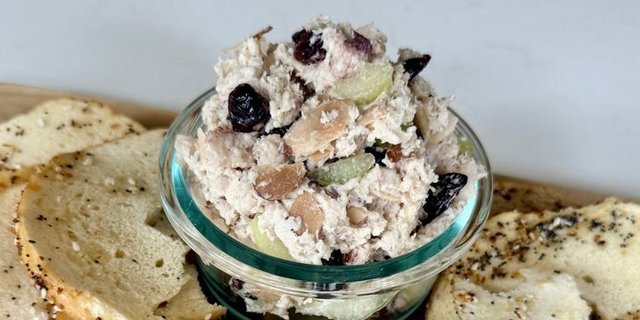 Chicken Salad w/ Bagel Chips