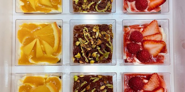 Gluten-Free Strawberry Dessert Cups