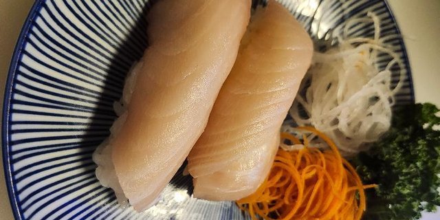 Hamachi Nigiri