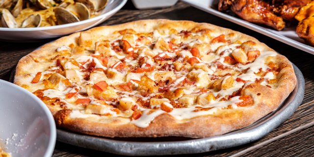 Chicken, Bacon, Ranch & Tomato Pizza